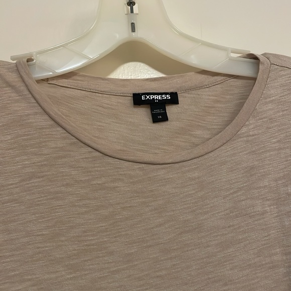 Simple tshirt top - Picture 3 of 3